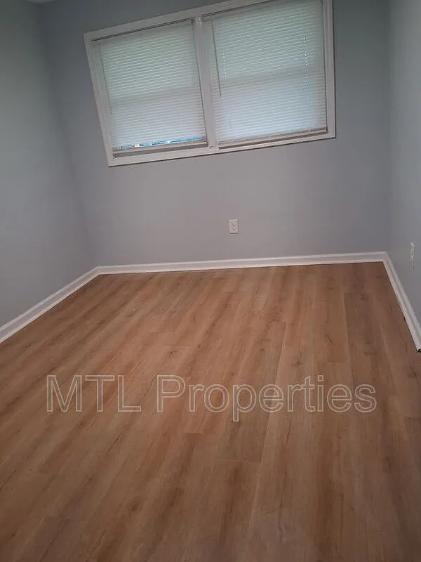 3 bed, 1.0 bath, 864 sqft, $1,650 — Photo 3