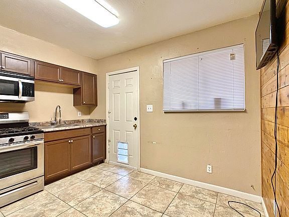 5th image of 2515 W Hayward Ave