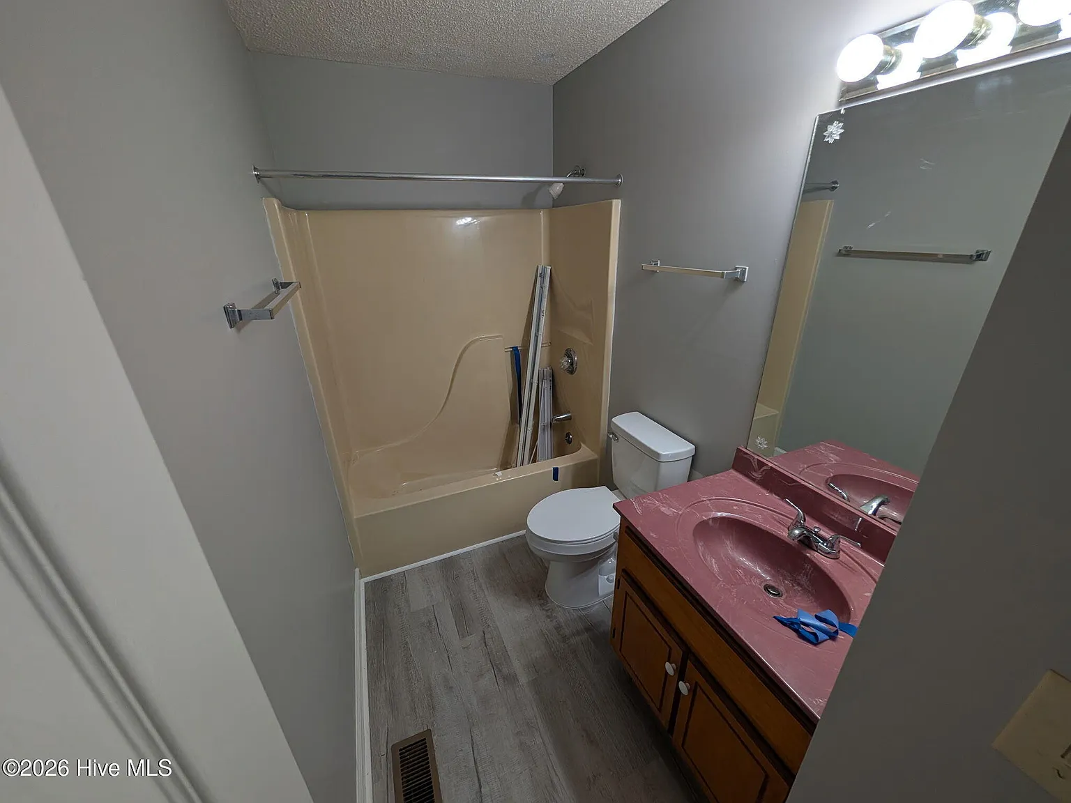 3 bed, 2.0 bath, $1,500 — Photo 4