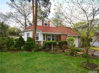 17 Bayside Ave, Port Washington, NY 11050