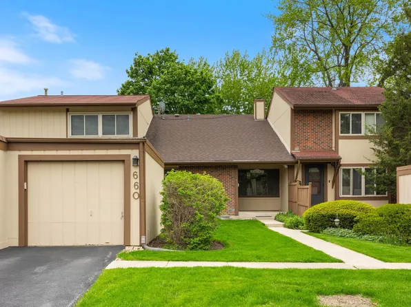 660 Overland Trl, Roselle, IL 60172