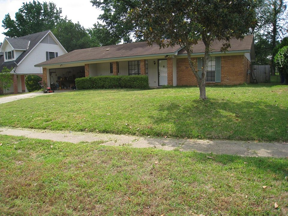 Street view from right-hand side