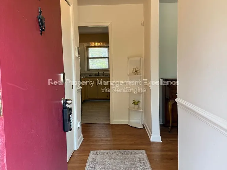 120 E Rowan St — Photo 2