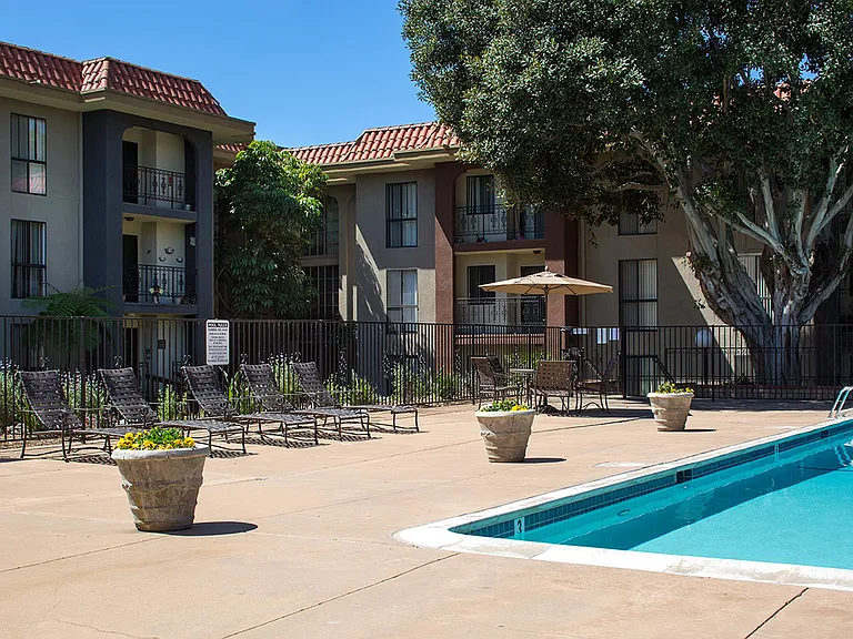 Prado Apartments — Photo 10