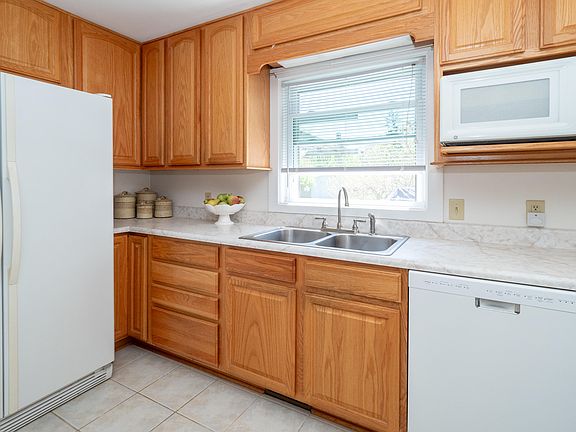 4th image of 2921 Hill An Brook Dr