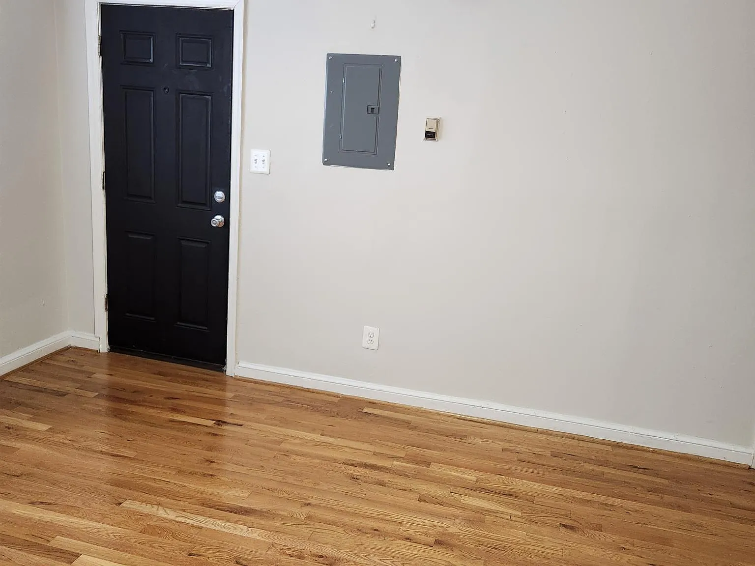 4 bed, 1400 sqft, $5,500 — Photo 4