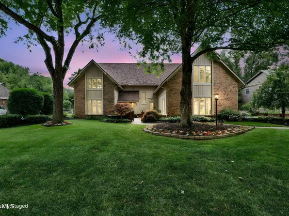 5303 Spring Creek Ln, Sylvania, OH 43560