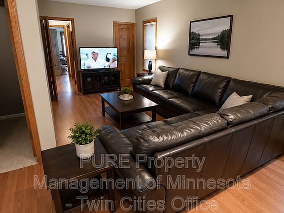 5th image of 2029 Wellesley Ave