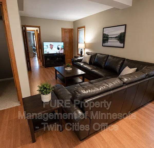 2029 Wellesley Ave — Photo 3