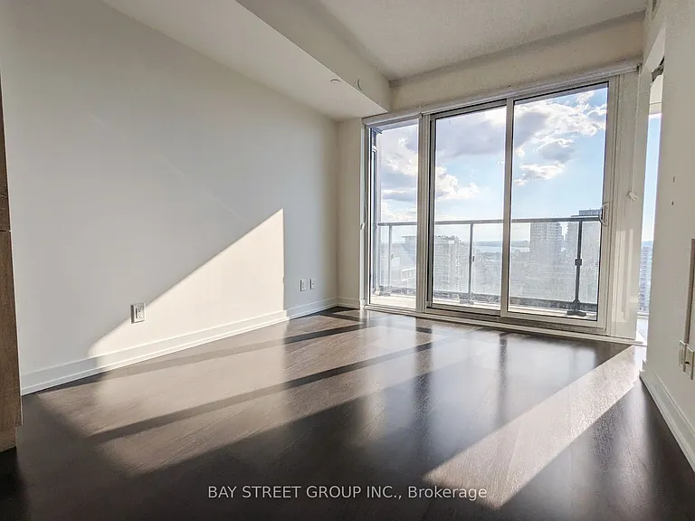 19 Western Battery Rd #2811 — Photo 9
