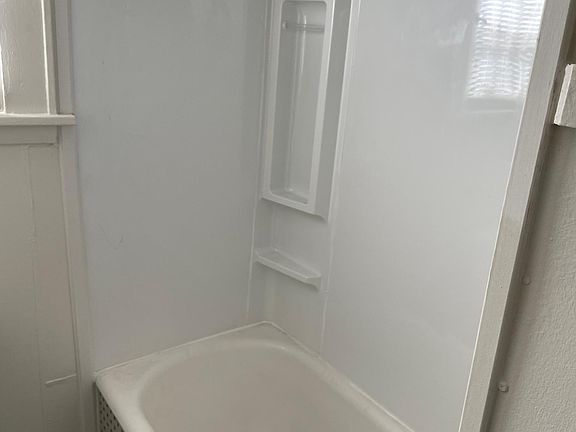 3rd image of 534 Brown St APT 1