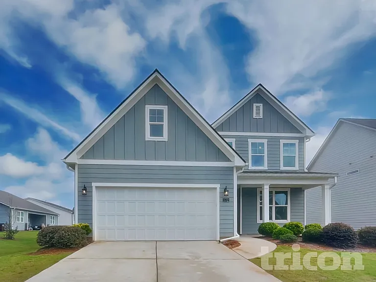 172 Everett Sq — Photo 1