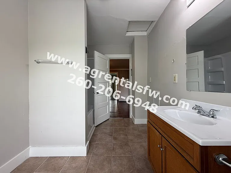 2919 S Harrison St — Photo 11