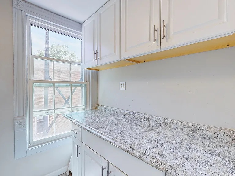 38 Trumbull St — Photo 85