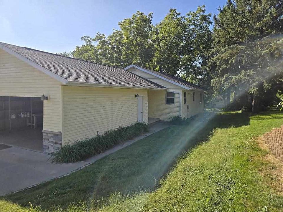 1st image of 3417 Ridgecrest Dr NE