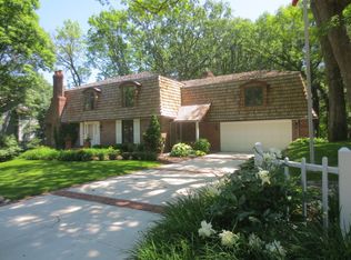 2017 Blackberry Ln, Wayzata, MN 55391