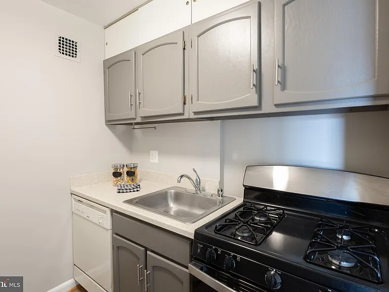 1931 N Cleveland St #602 — Photo 12