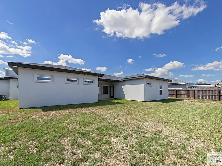 7283 Rain Forest Dr — Photo 36