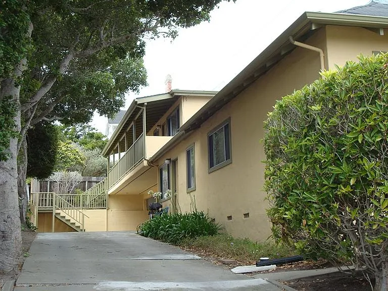 557 Spencer St — Photo 10
