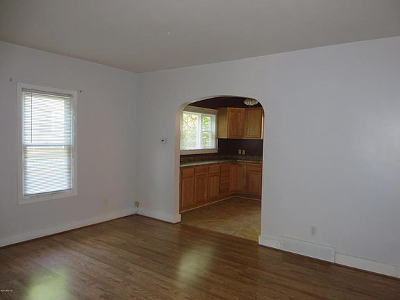4th image of 1255 Lewison Ave NE