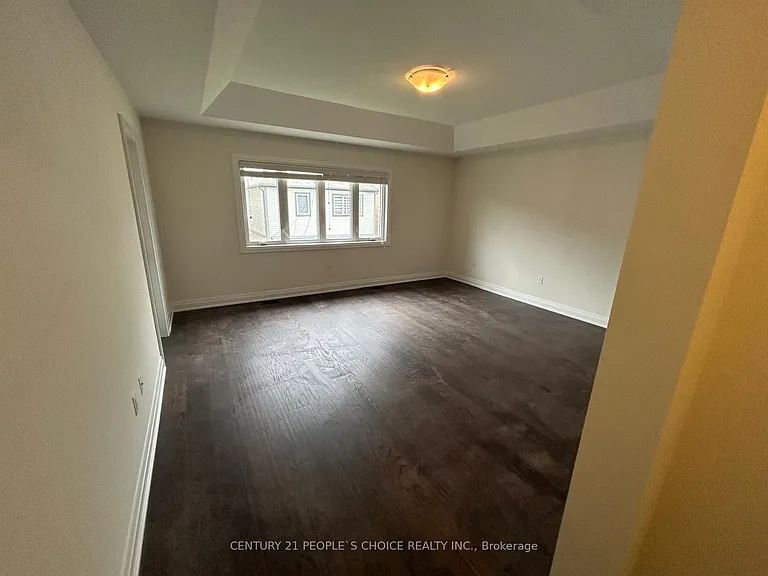 66 Circus Cres — Photo 13