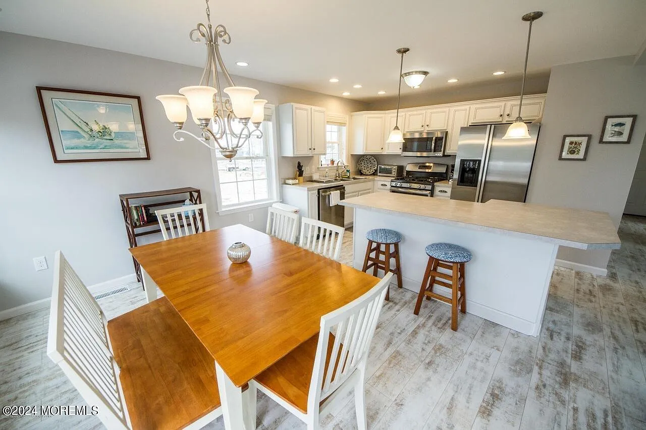 3 bed, 2.5 bath, 1256 sqft, $3,000 — Photo 3
