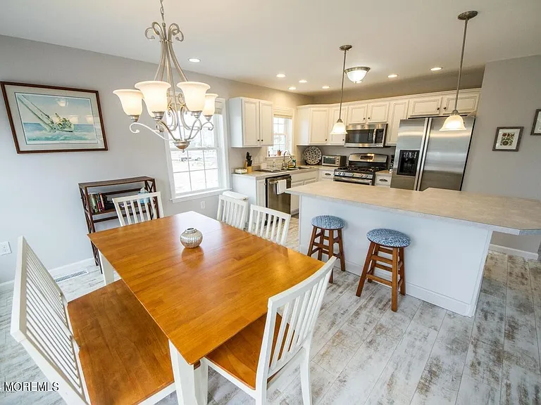 108 Jeanette Dr — Photo 3