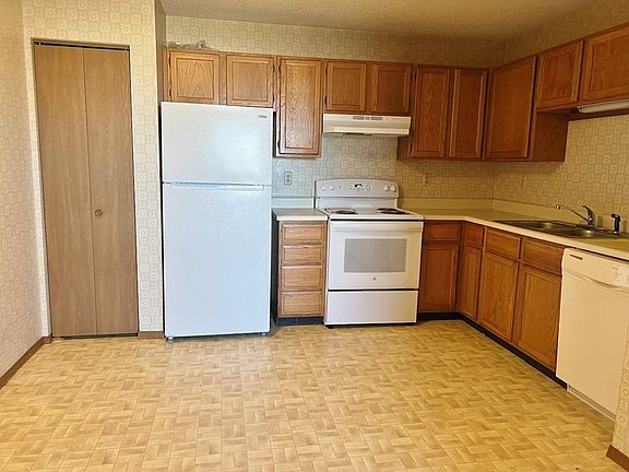 4th image of 806 Woodwind Ct