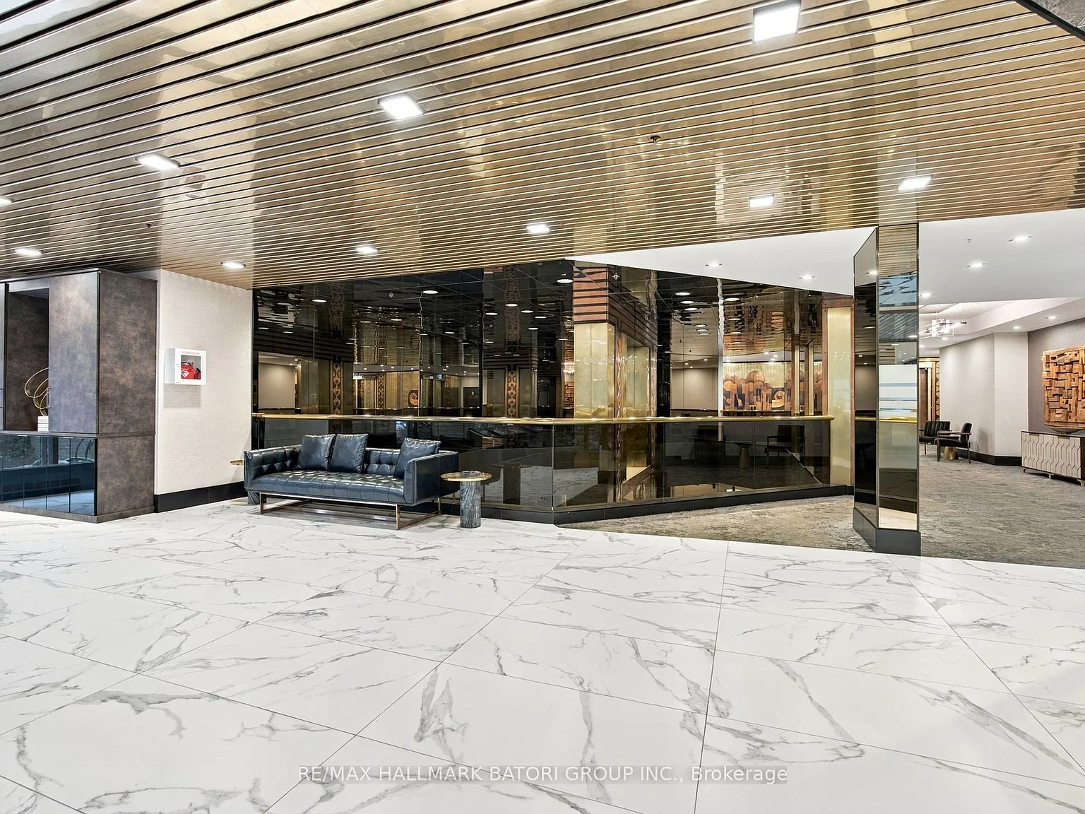 Manhattan Place — Photo 3