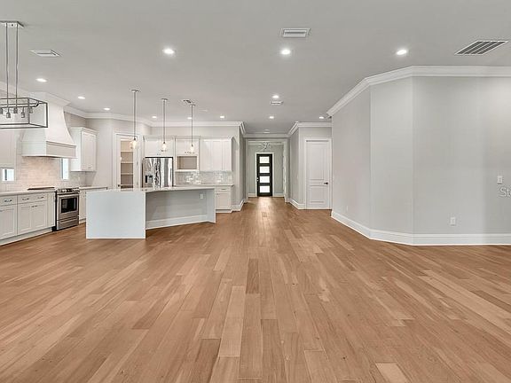 4th image of 7407 Edgemere Dr
