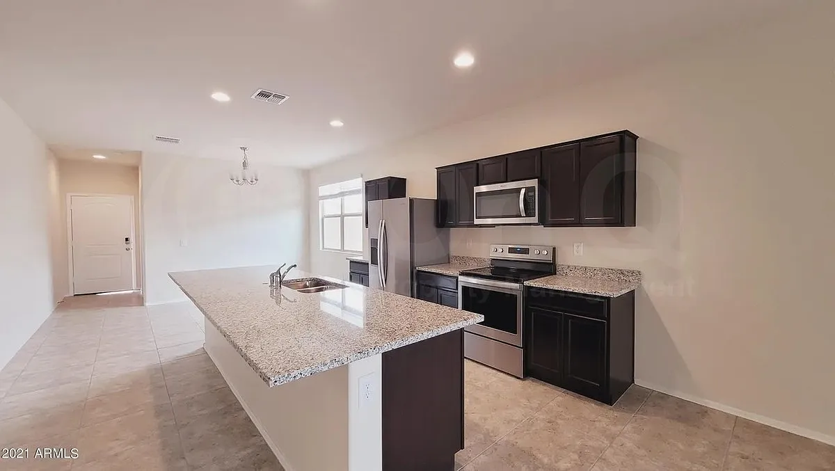 4 bed, 2.0 bath, 1716 sqft, $1,699 — Photo 3