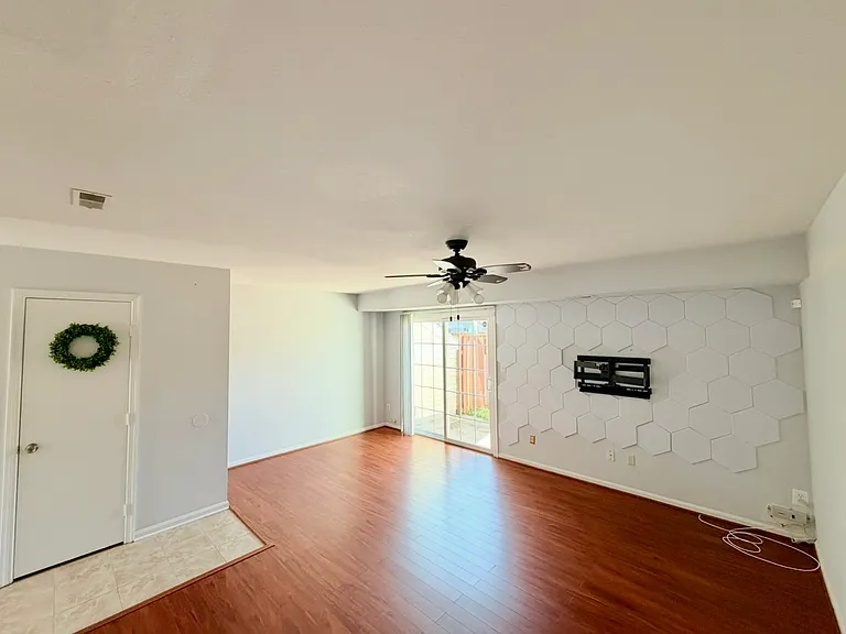 46709 Atwood Sq — Photo 12