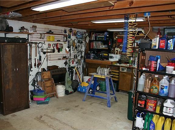 3rd image of 114 Whispering Oaks Dr