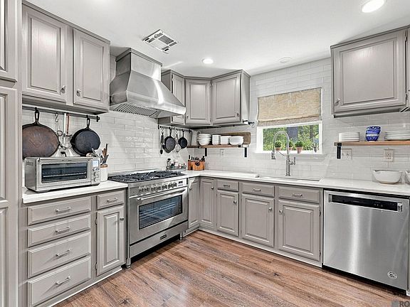 4th image of 4615 Marquette St