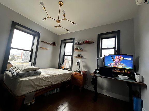 3rd image of 62 Vroom St #62