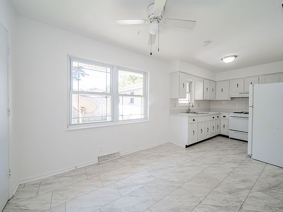 5th image of 7879 Hollybrook Ln