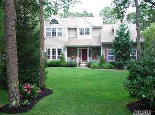 23 Hollow Ln, Westhampton, NY 11977