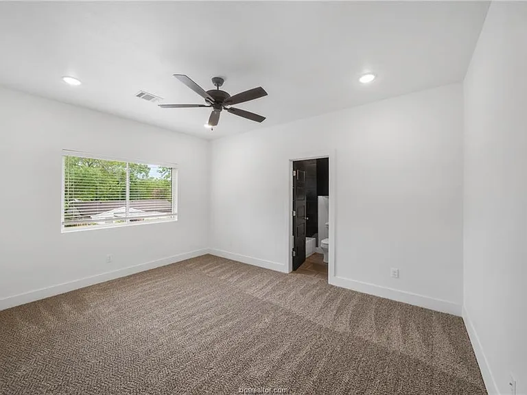 214 Lynn Dr — Photo 10