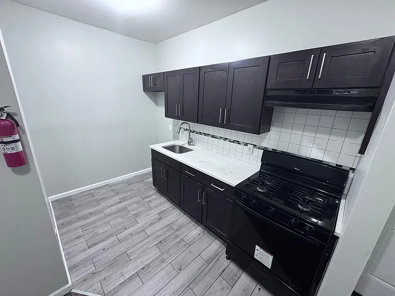 812 Clinton Ave #4 — Photo 3