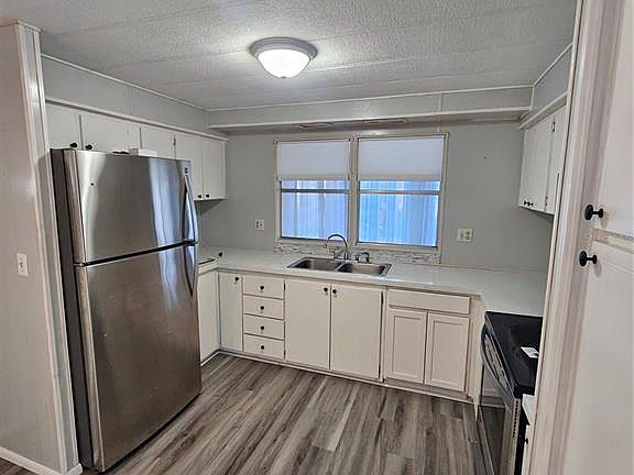 4th image of 30 Riverview Dr