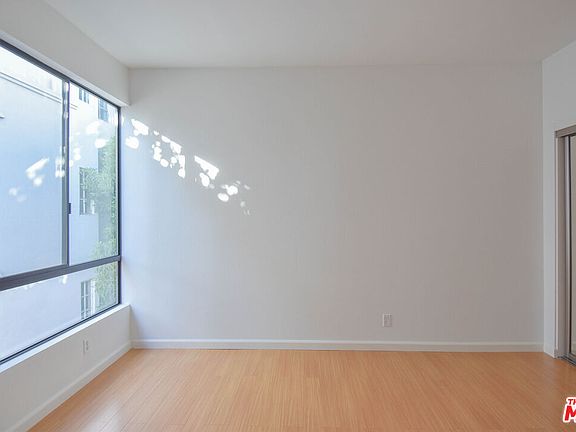 4th image of 1733-1727 Glendon Ave #1733-203