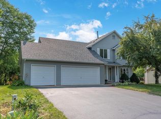 664 Bridle Ridge Rd, Eagan, MN 55123