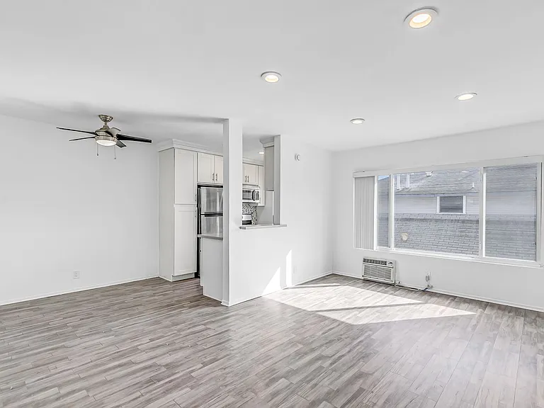 1016 Wilcox Ave — Photo 1