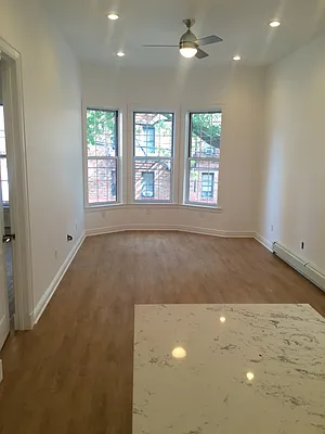 Rented by Bezell Group | media 55