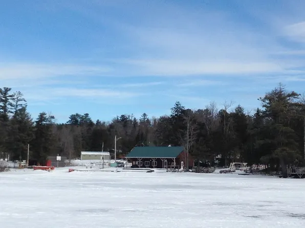 129 3rd Ave, Caroga Lake, NY 12032