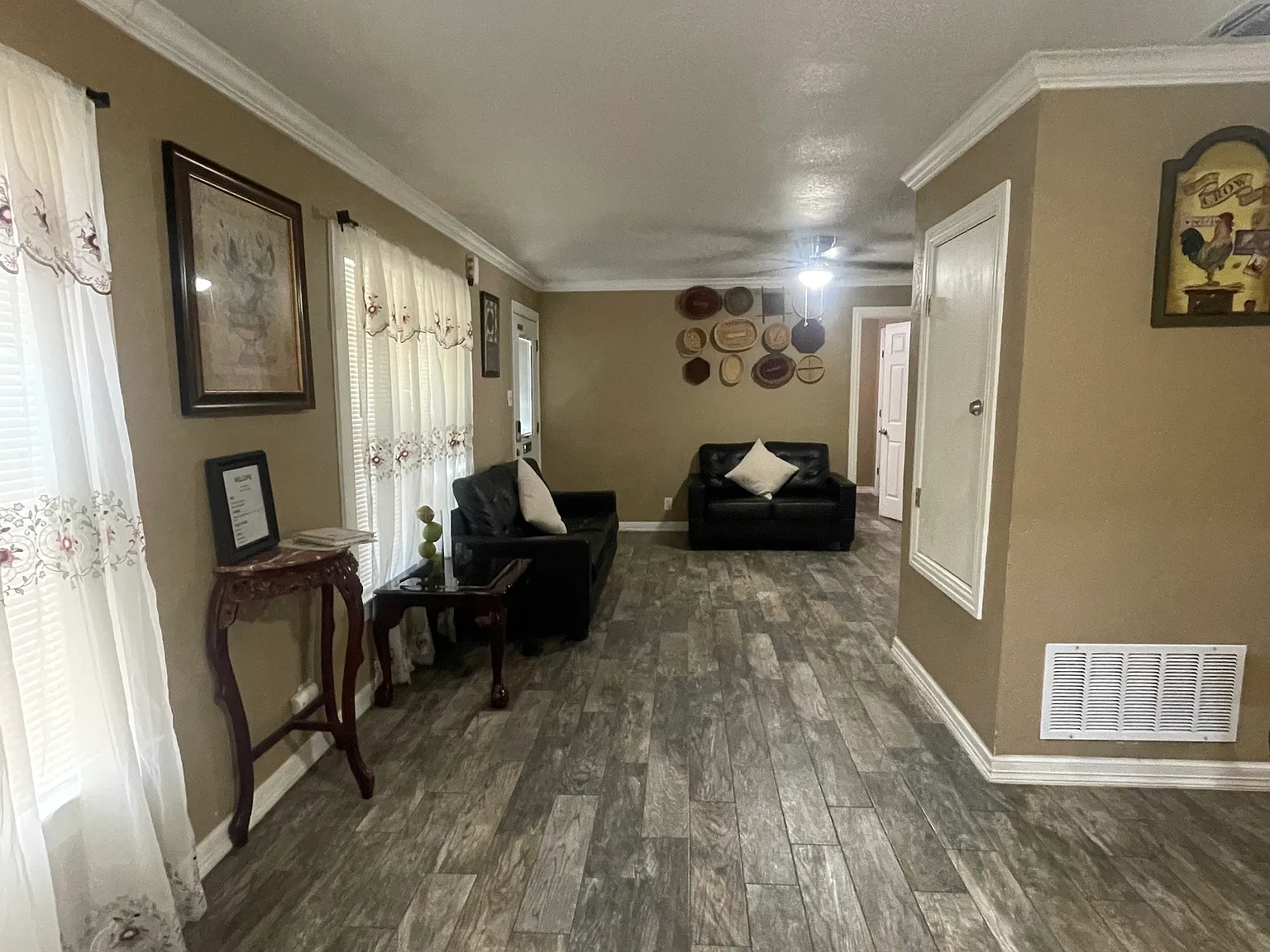 3 bed, 1200 sqft, $2,268 — Photo 2