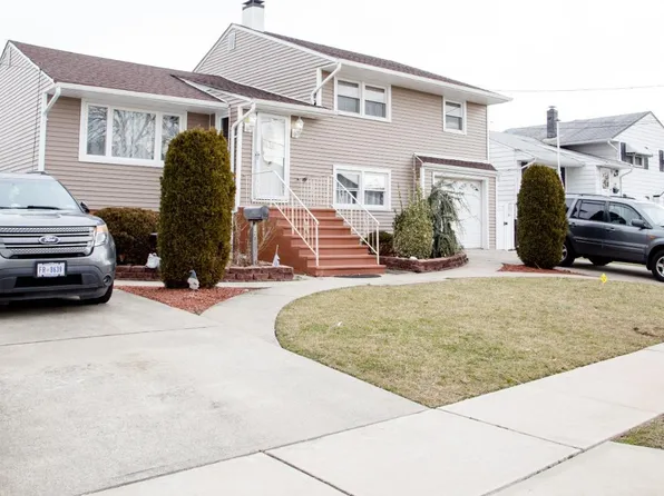 128-36 Markowitz St, Carteret, NJ 07008