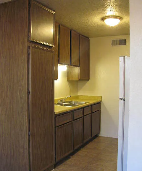 1813 Girard Blvd NE #10 — Photo 10