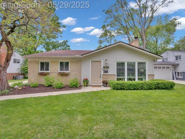 1227 Sycamore Dr, Rochester, MI 48307