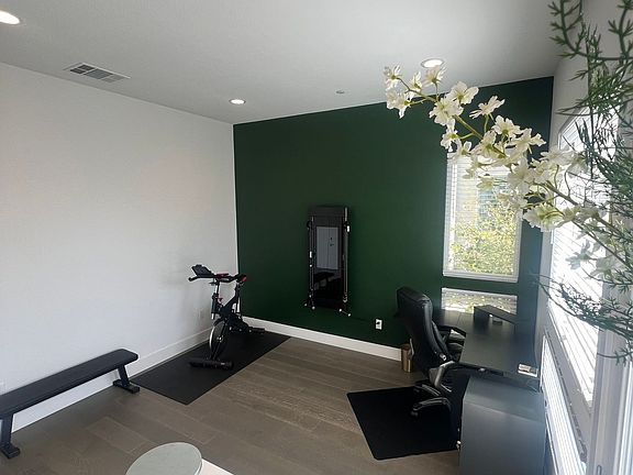 4th image of 814 Marina Way S